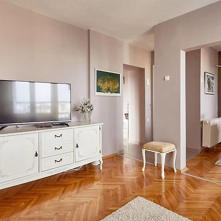 Spacious Modern Apartment In Peaceful Neighborhood Skopje Exterior foto